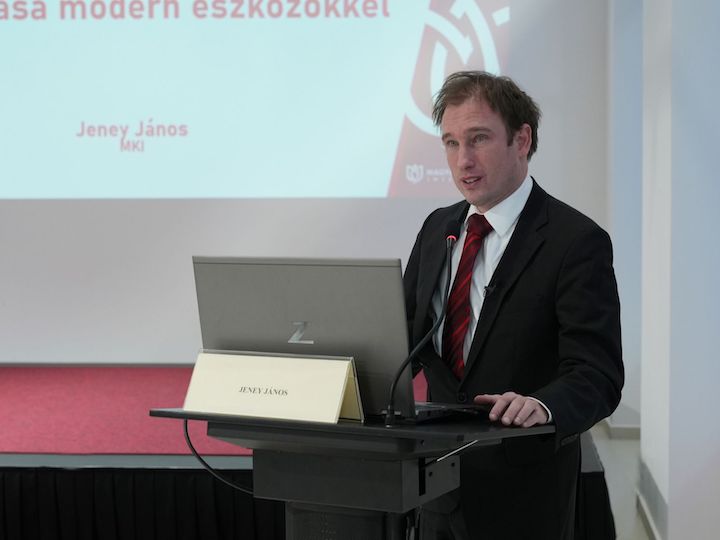  Trianon konferenciáján Jeney János